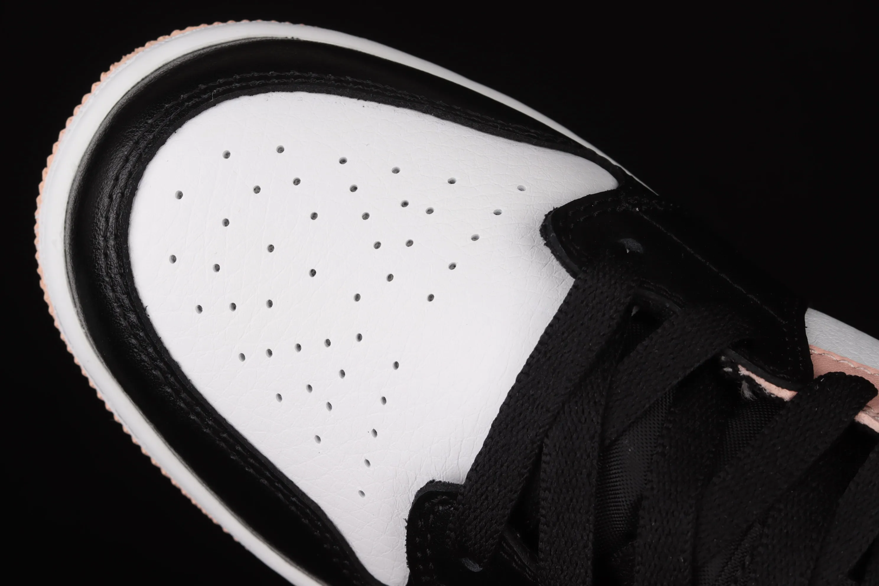 All categories Air Jordan Jordan series basketball shoes Air Jordan 1 Mid G version pure original Air Jordan 1 Mid AJ1 Joe 1 black and white powder Zhongbang basketball shoes 554725-133